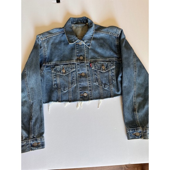 Levi's Cropped Denim Trucker Jacket, Raw Hem, Classic Blue Jean Jacket - Picture 1 of 2